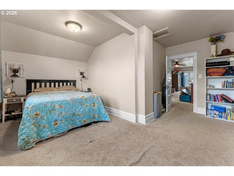 Bedroom, Primary
