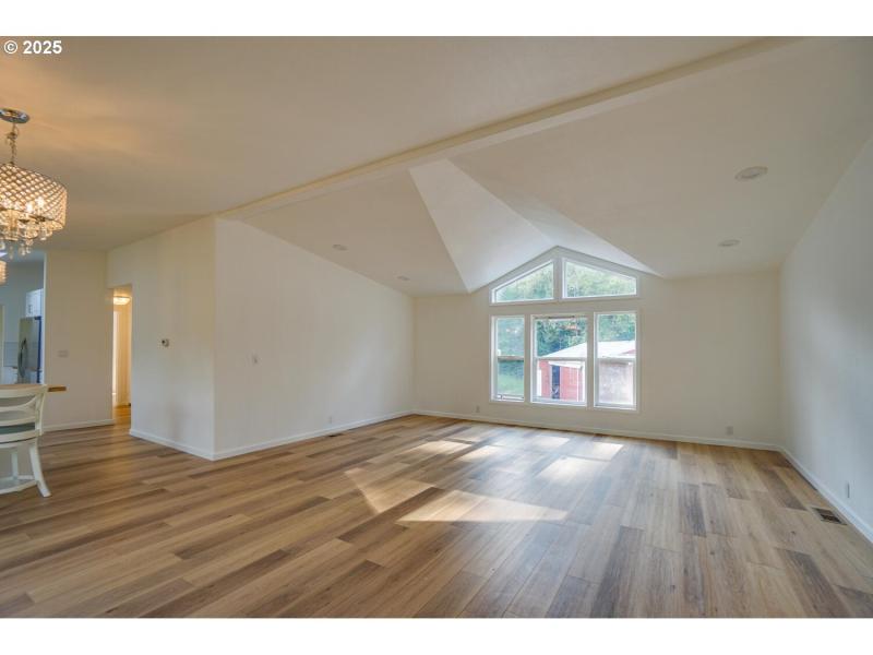 Living Room/Entrance