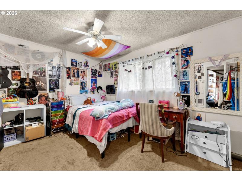 Bedroom, Primary