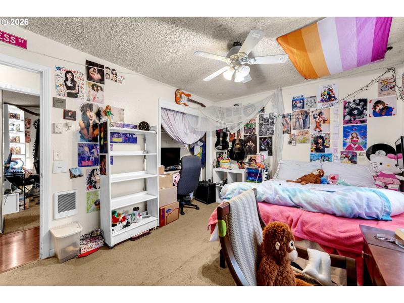 Bedroom, Primary