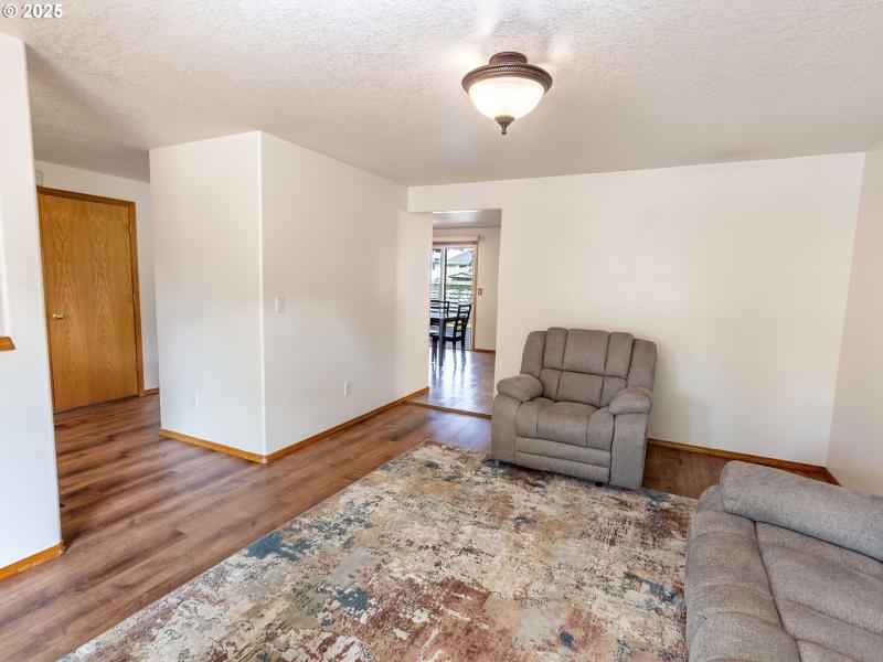 Living Room/Entrance