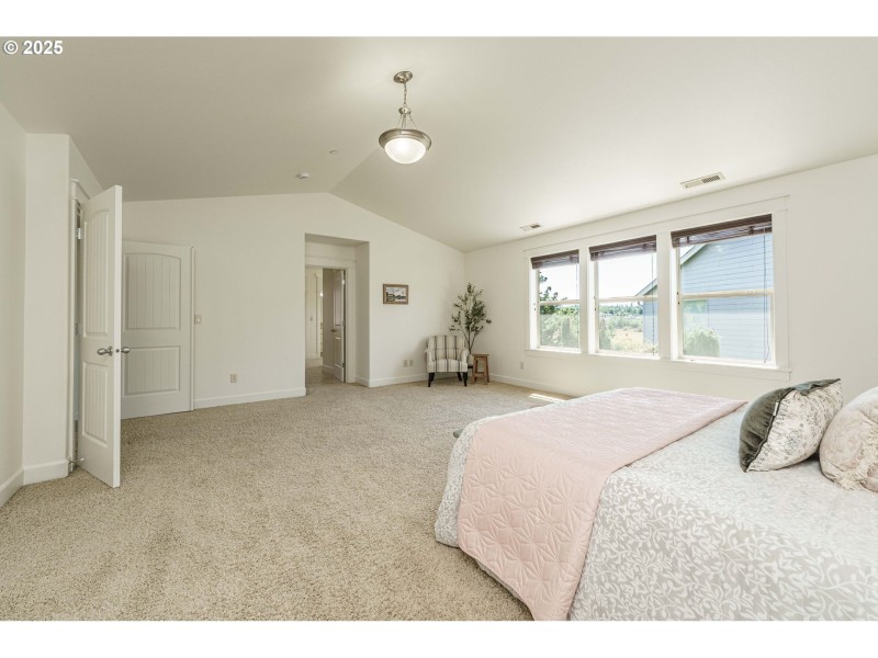 Bedroom, Primary