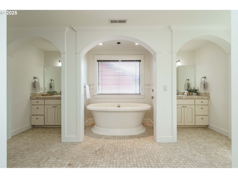 Bathroom, Attached