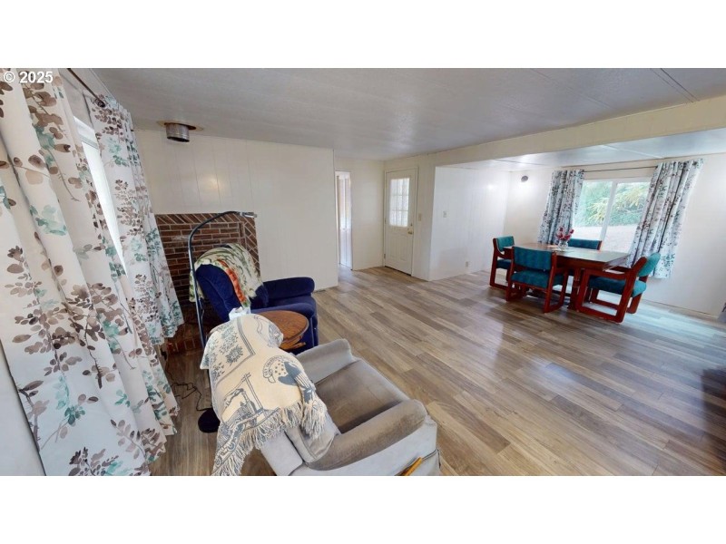 Living Room/Dining Room