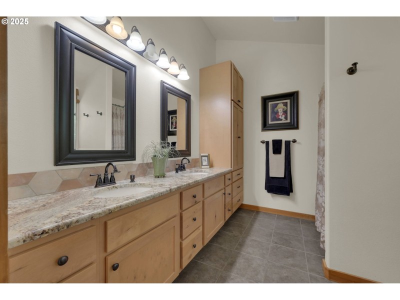 Bedroom, Owner's Suite