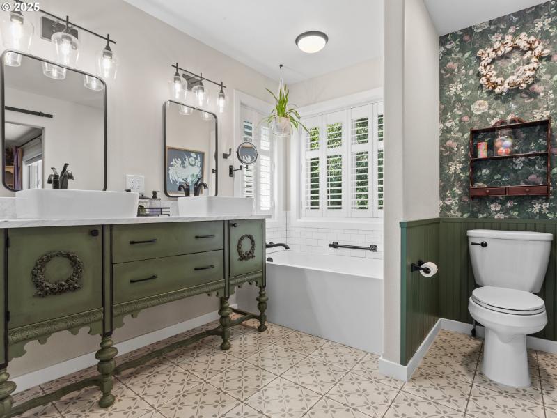 Owner's Suite Bathroom