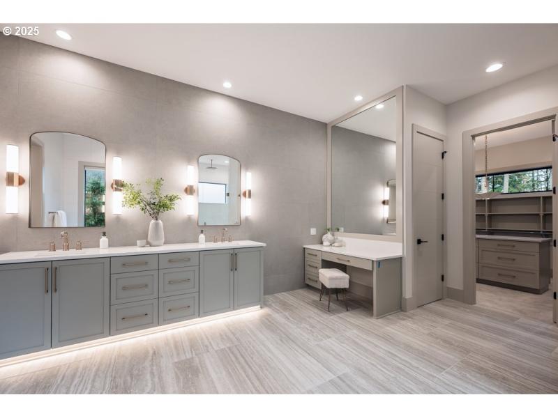 Owner's Suite Bathroom