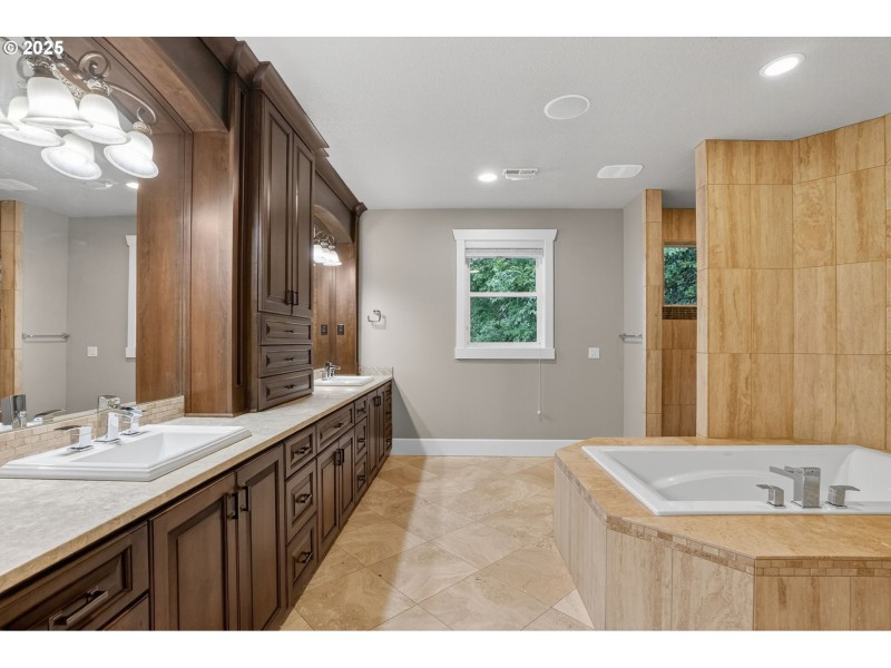 Owner's Suite Bathroom