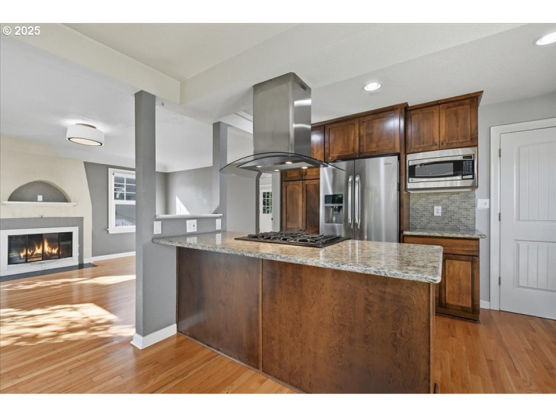 Living Room/Entrance