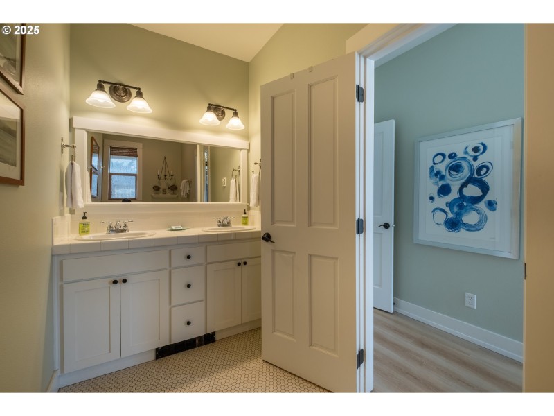 Owner's Suite Bathroom