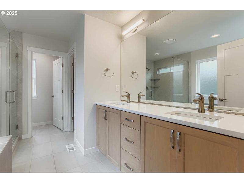 Bedroom, Owner's Suite