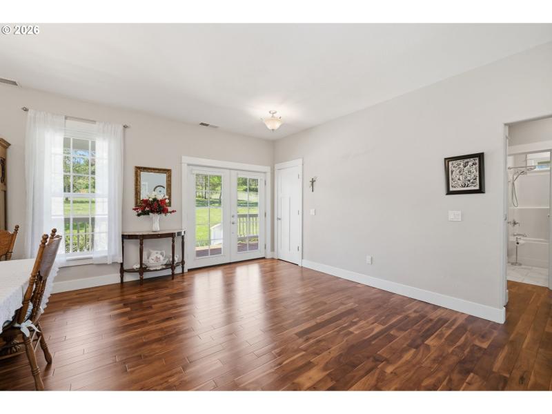 Living Room/Entrance