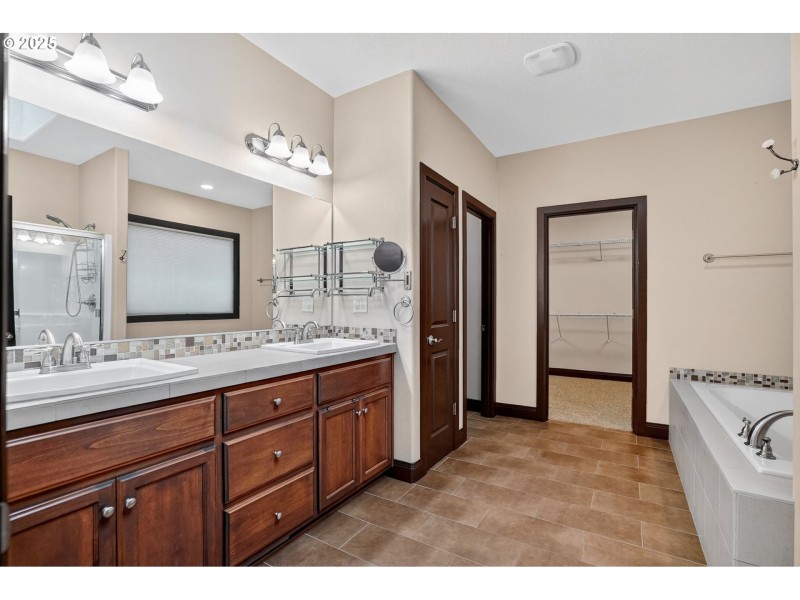 Owner's Suite Bathroom