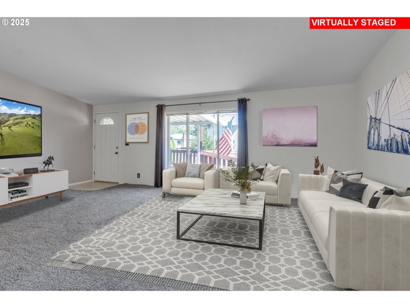 Living Room/Entrance