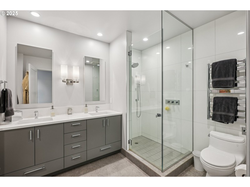 Owner's Suite Bathroom