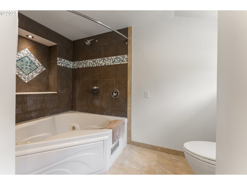 Owner's Suite Bathroom