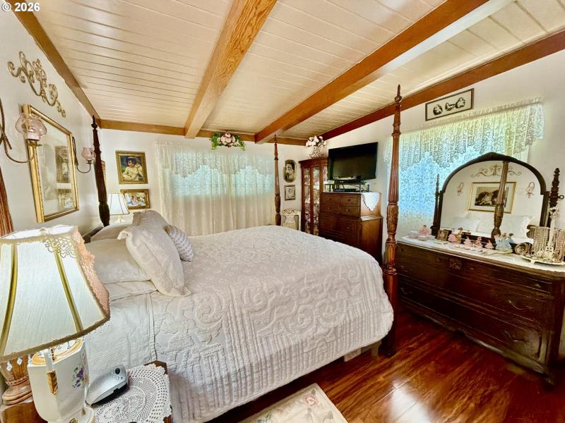 Bedroom, Primary