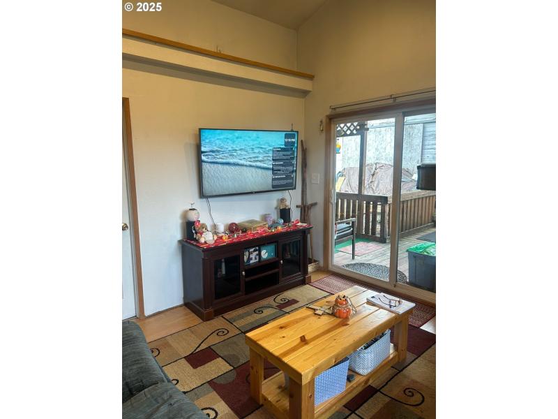 Living Room/Entrance