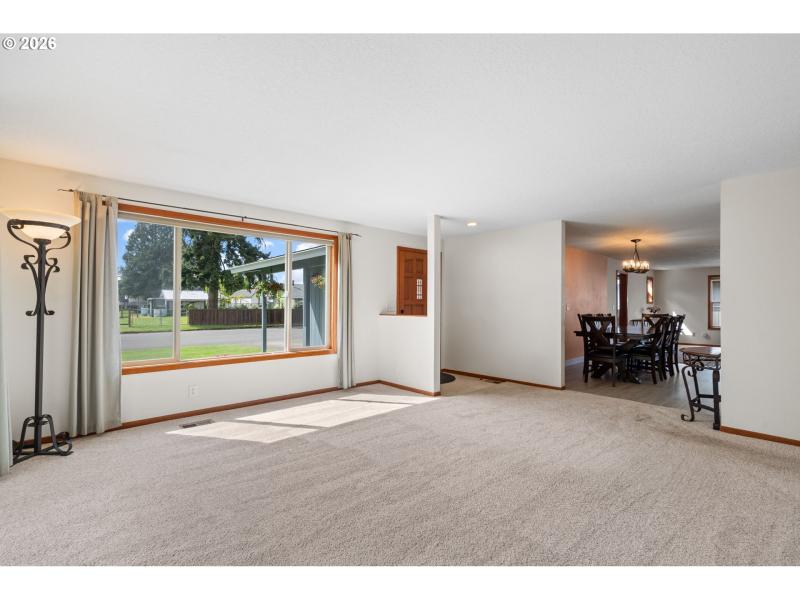 Living Room/Entrance