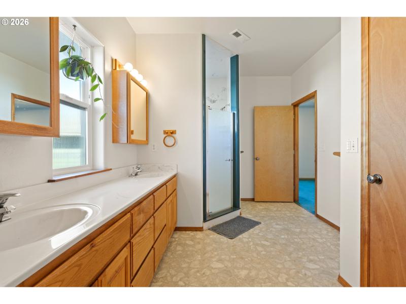 Bathroom, Attached