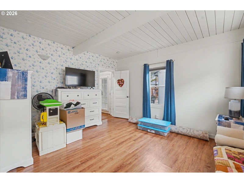 Bedroom, Primary
