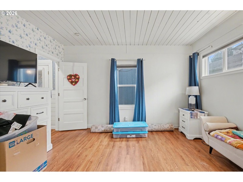 Bedroom, Primary
