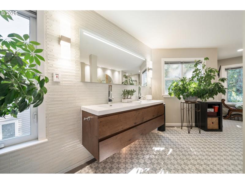 Bathroom, Attached