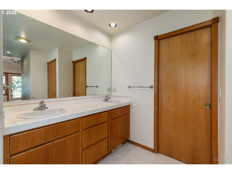 Bathroom, Attached
