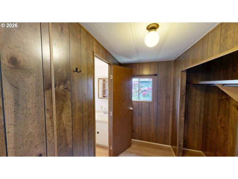 Bedroom, Primary
