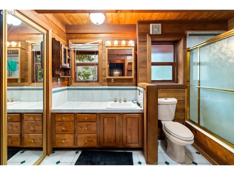 Owner's Suite Bathroom