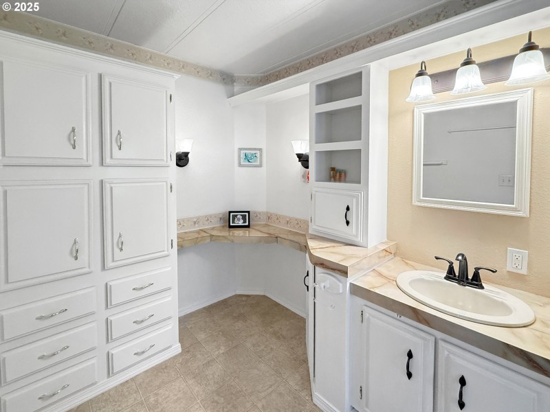 Bathroom, Attached
