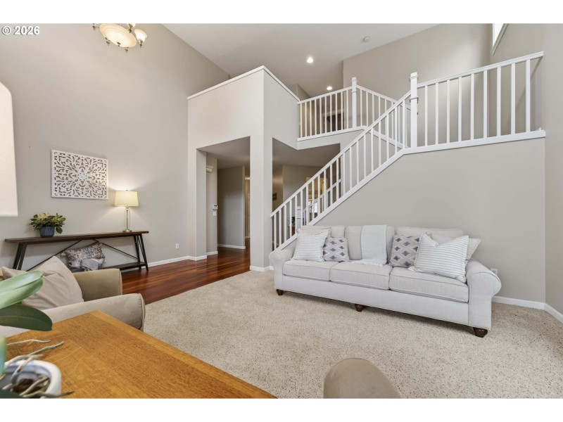 Living Room/Entrance