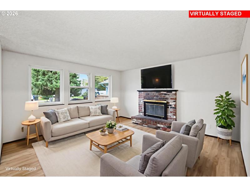 Living Room/Entrance