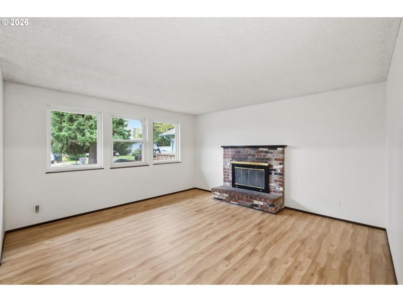 Living Room/Entrance