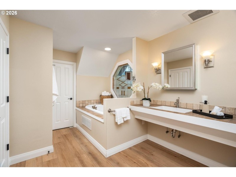 Bathroom, Attached