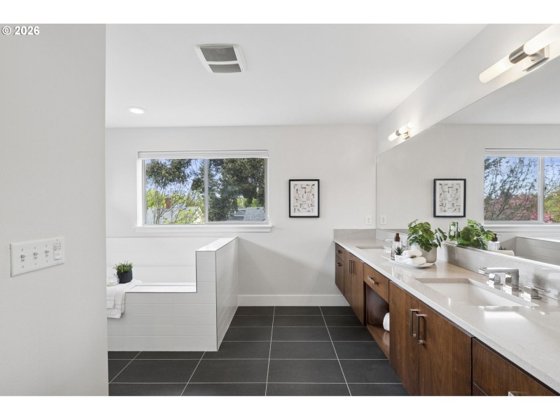 Owner's Suite Bathroom
