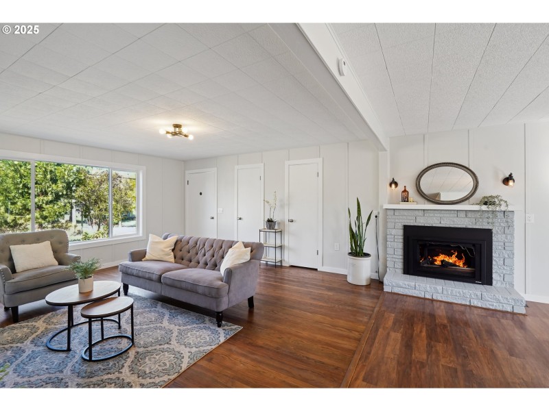 Living Room/Dining Room