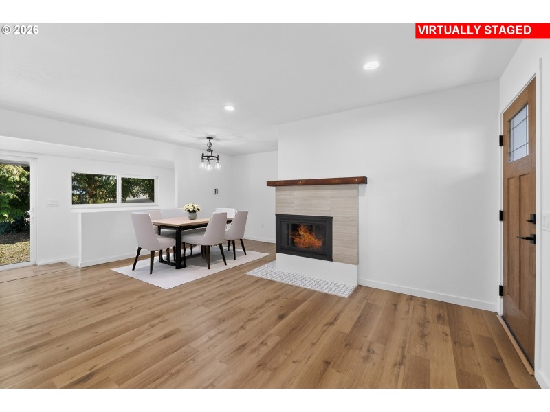 Living Room/Entrance