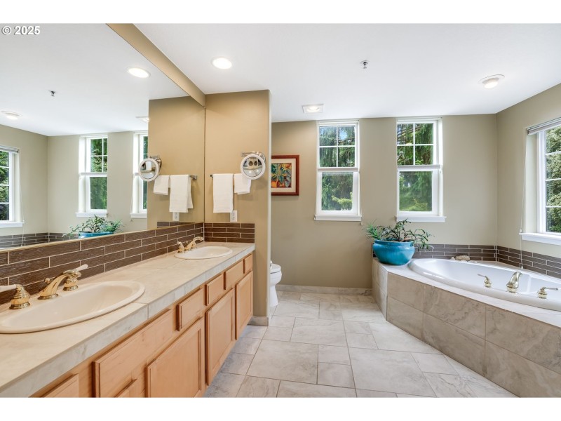 Owner's Suite Bathroom