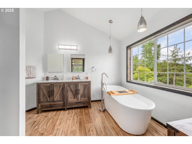 Owner's Suite Bathroom