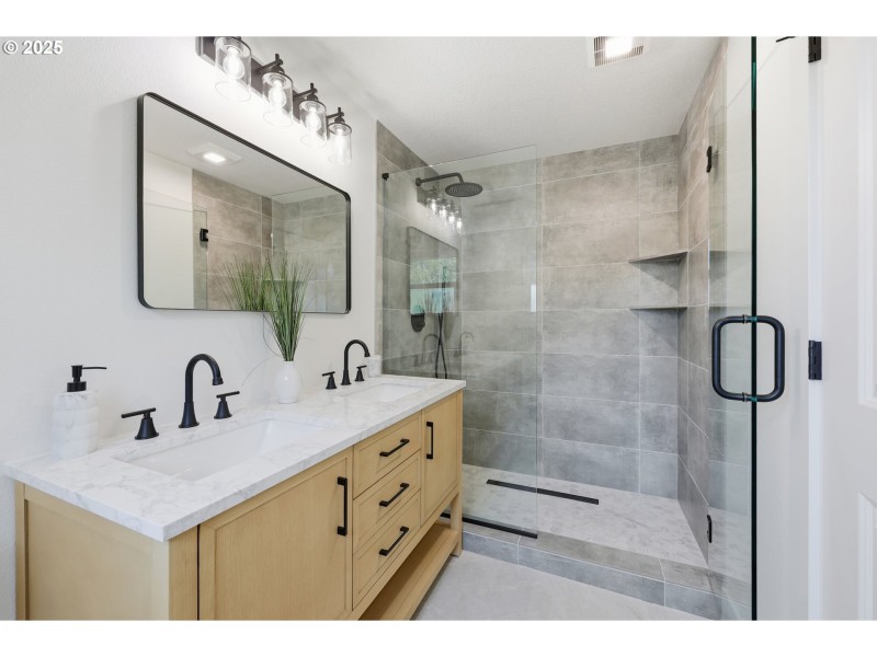 Owner's Suite Bathroom