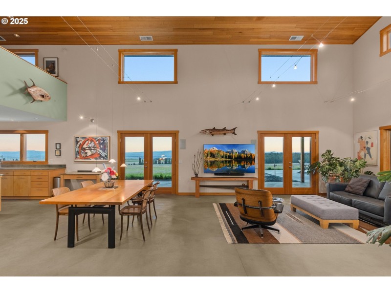 Living Room/Dining Room