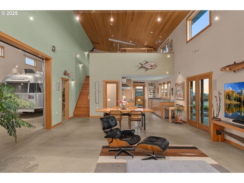 Living Room/Dining Room