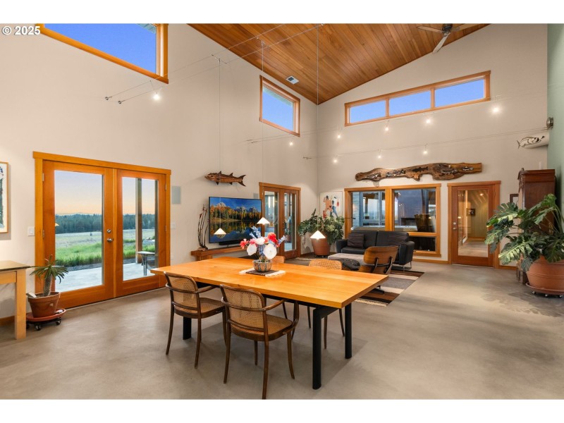 Living Room/Dining Room