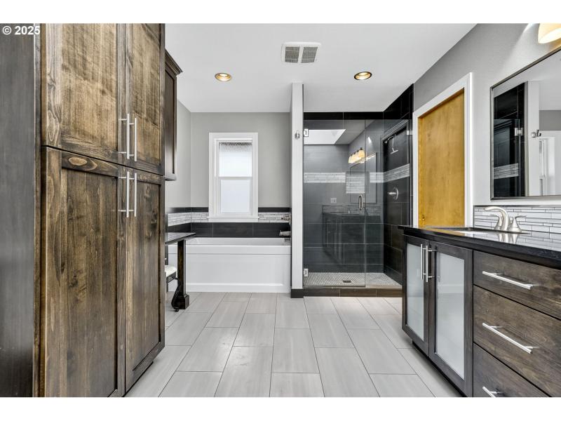 Owner's Suite Bathroom