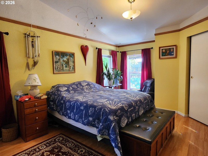 Bedroom, Primary