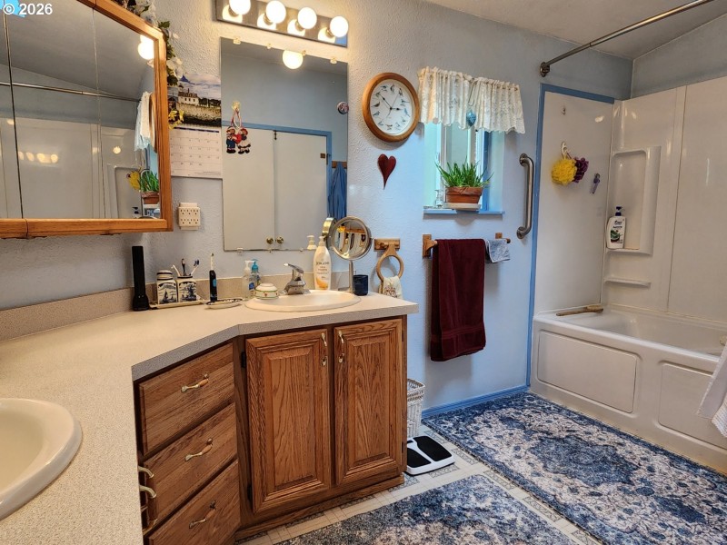 Bathroom, Attached