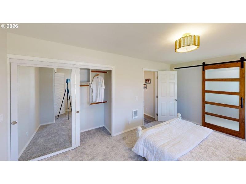 Bedroom, Primary