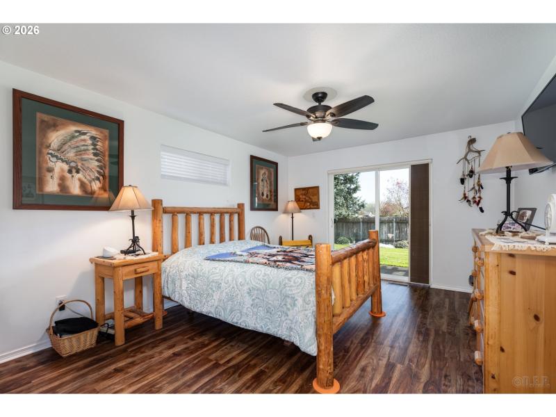 Bedroom, Primary