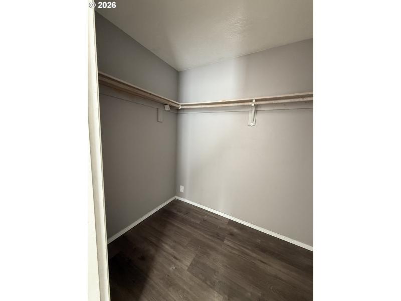 Bedroom, Primary